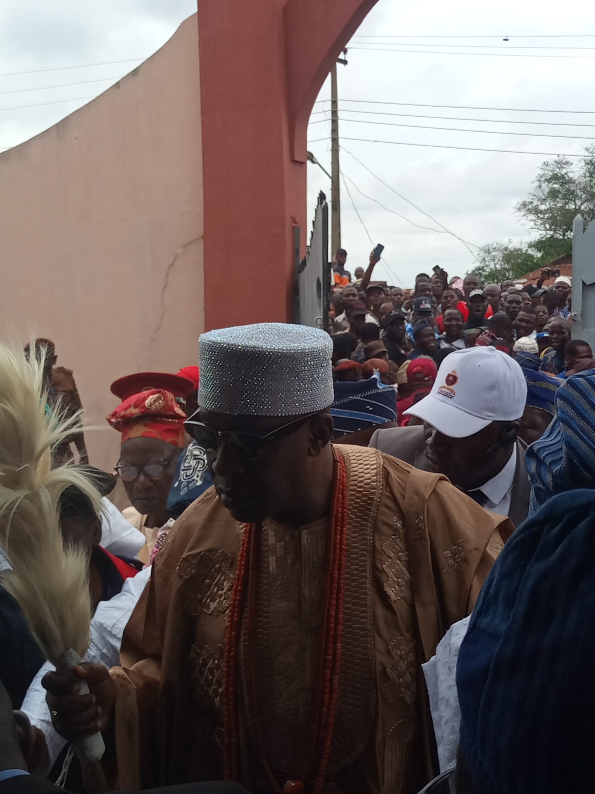 Ogbomoso erupts in joy as Oba Laoye Orumogege III makes grand entry into palace