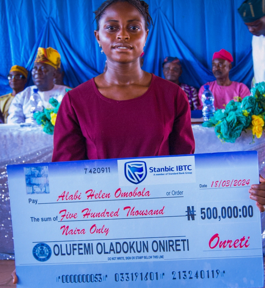 BREAKING: Onireti gives scholarship to girl with highest JAMB score, financial support to 7 others 