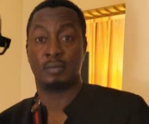 Hardship: Fuji star Taye Currency urges Nigerians to persevere as he receives Pasuma at Umrah