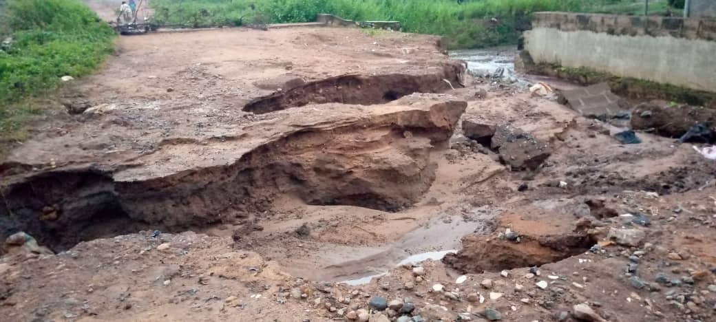 Ogbomoso: Agony as new Sawmill area, neighbouring communities cut off as rain sweeps away bridge 